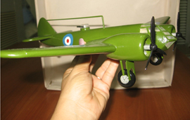 Una copia fiel de un modelo de avión, el Bristol MK-1, y su autor es Héctor Yaniel Remedio Fernández, de La Sierpe, un poblado de la central provincia de Sancti Spíritus..